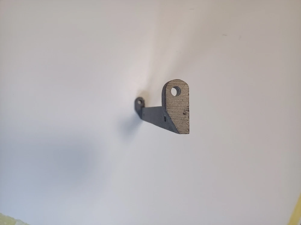 U24 závěs popelníkových dvířek